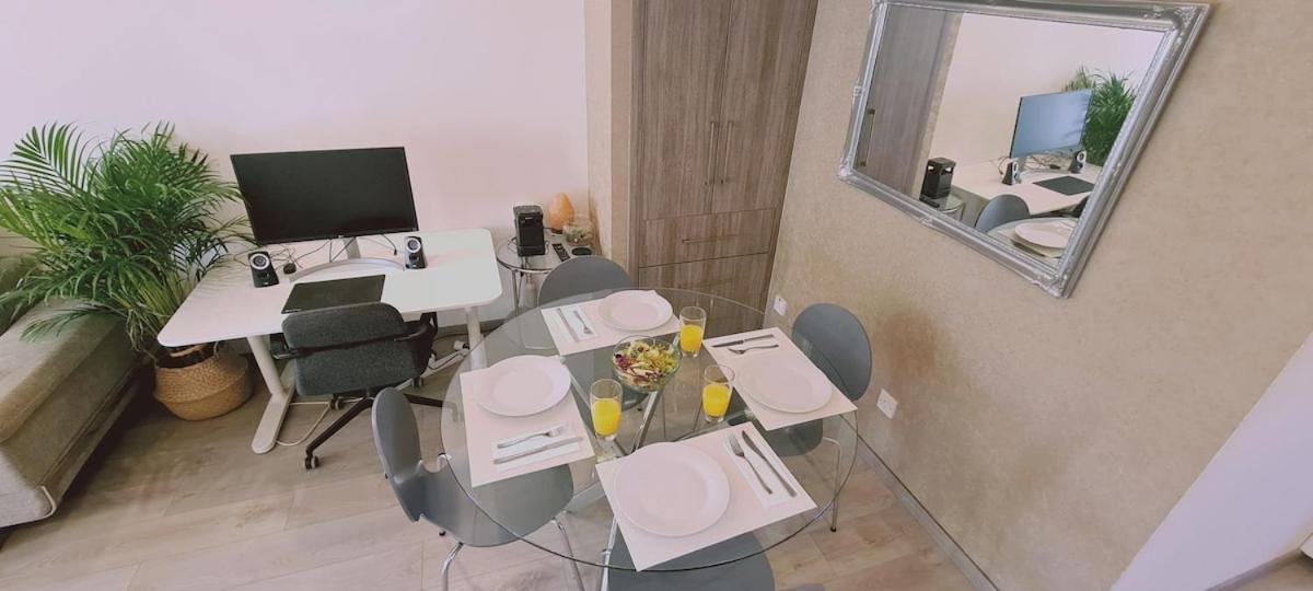 Stay Downtown Retreat Limassol Luaran gambar